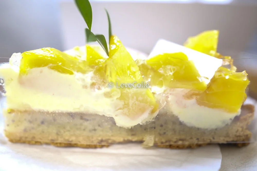 ファウンドリーマンゴーケーキ