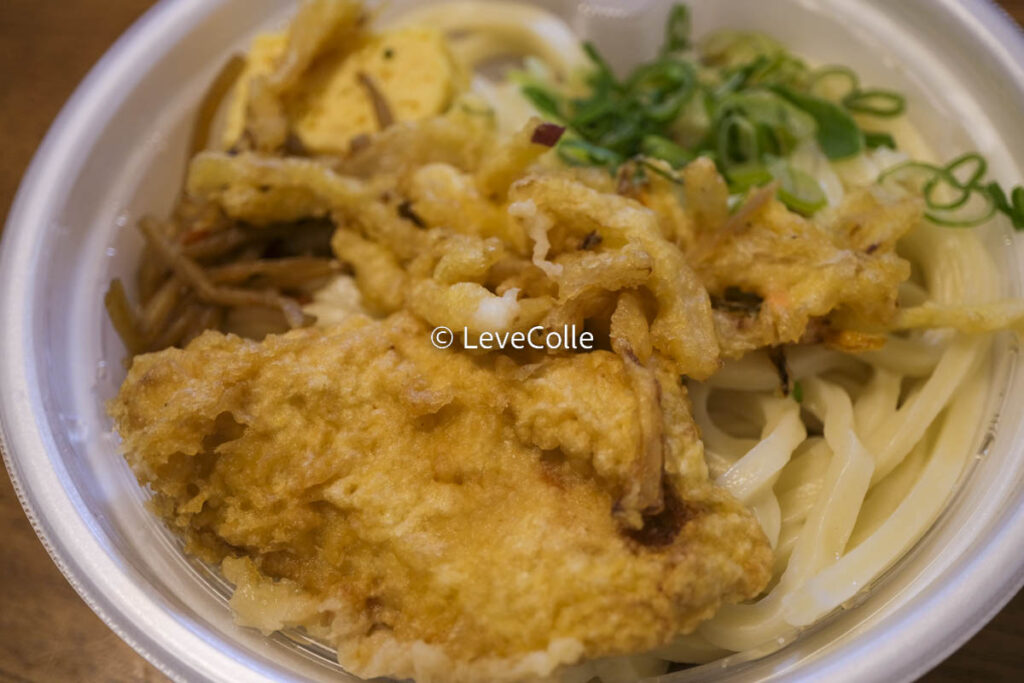 かしわ天と定番おかずのうどん弁当