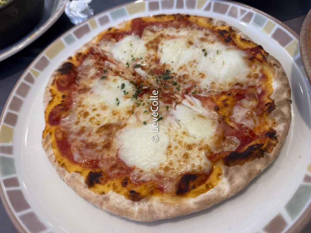 サイゼリヤピザ