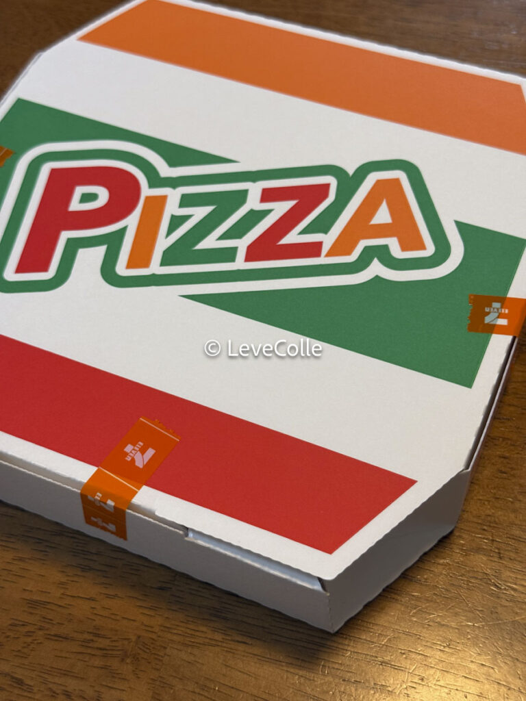 セブンイレブンお店で焼いたピザ