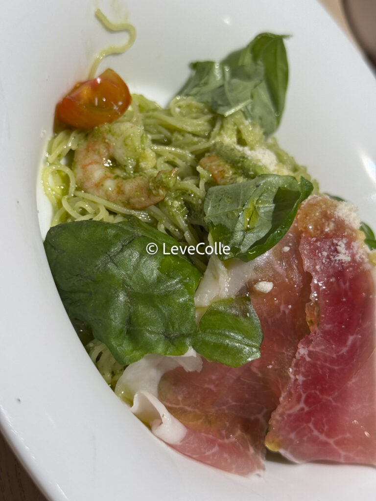 生ハムとアボカドの冷製ジェノベーゼ