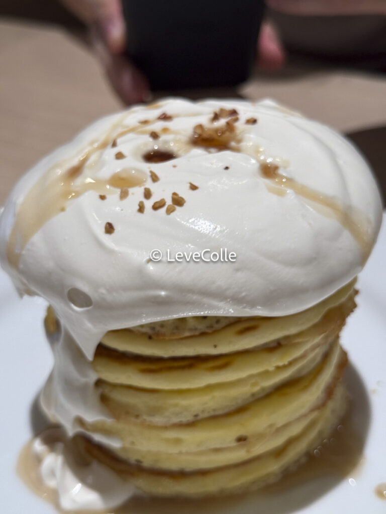 8段積み上げられたタワーパンケーキ国産小麦粉きたほなみ使用