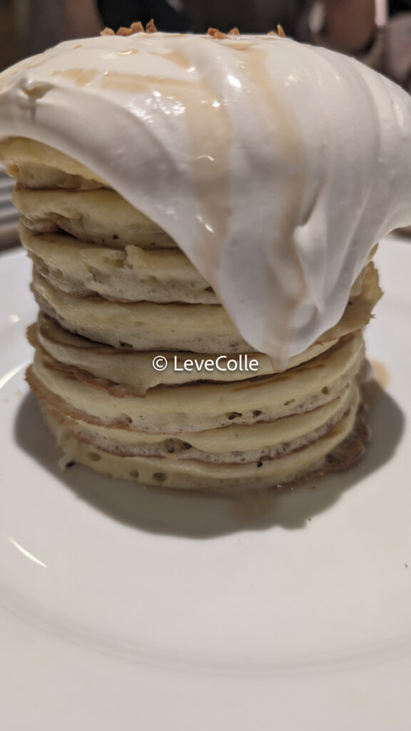 8段積み上げられたタワーパンケーキ国産小麦粉きたほなみ使用