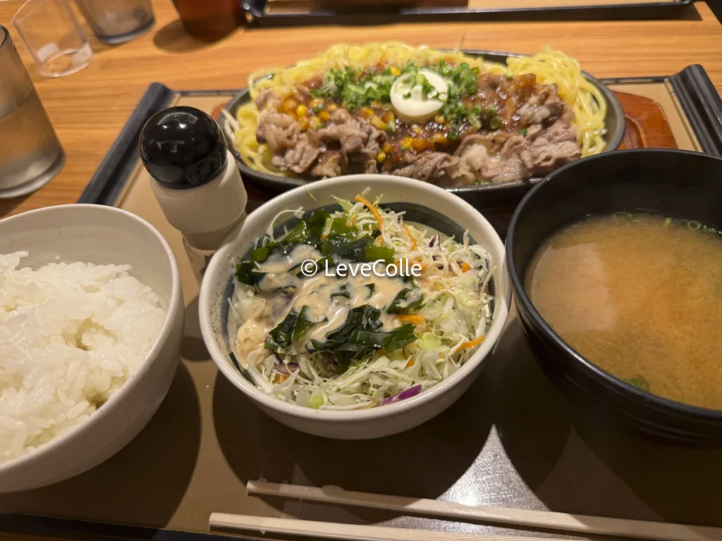 ごはんおかわり無料定食屋