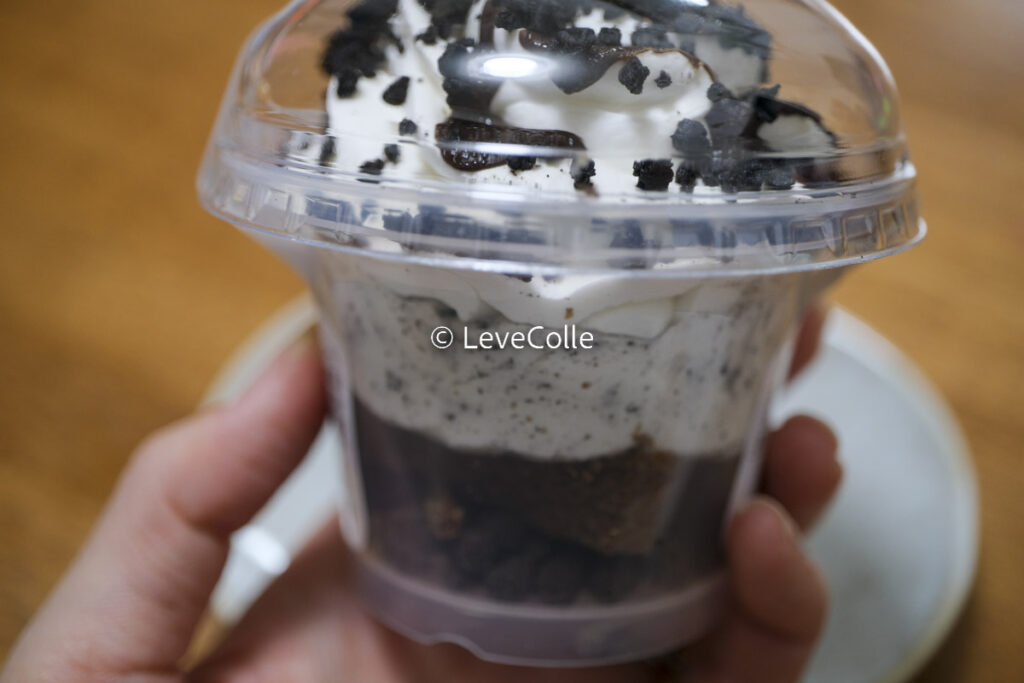ファミマスイーツクッキークリームケーキ